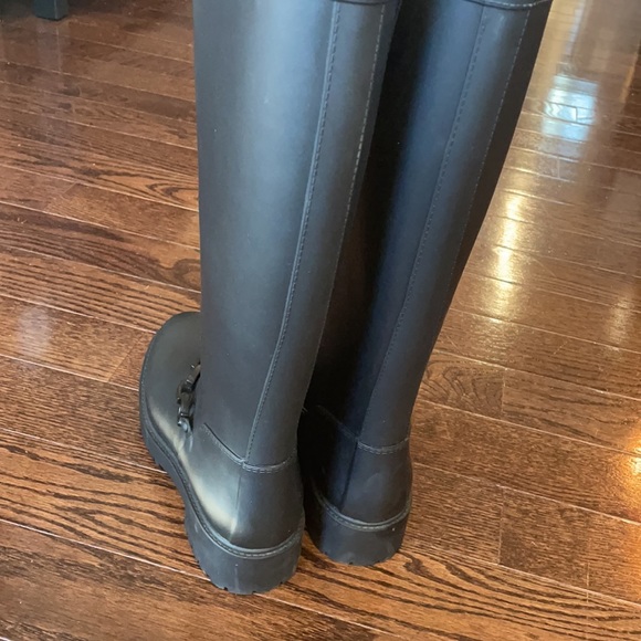 Coach rain boots size 8 - Picture 4 of 5